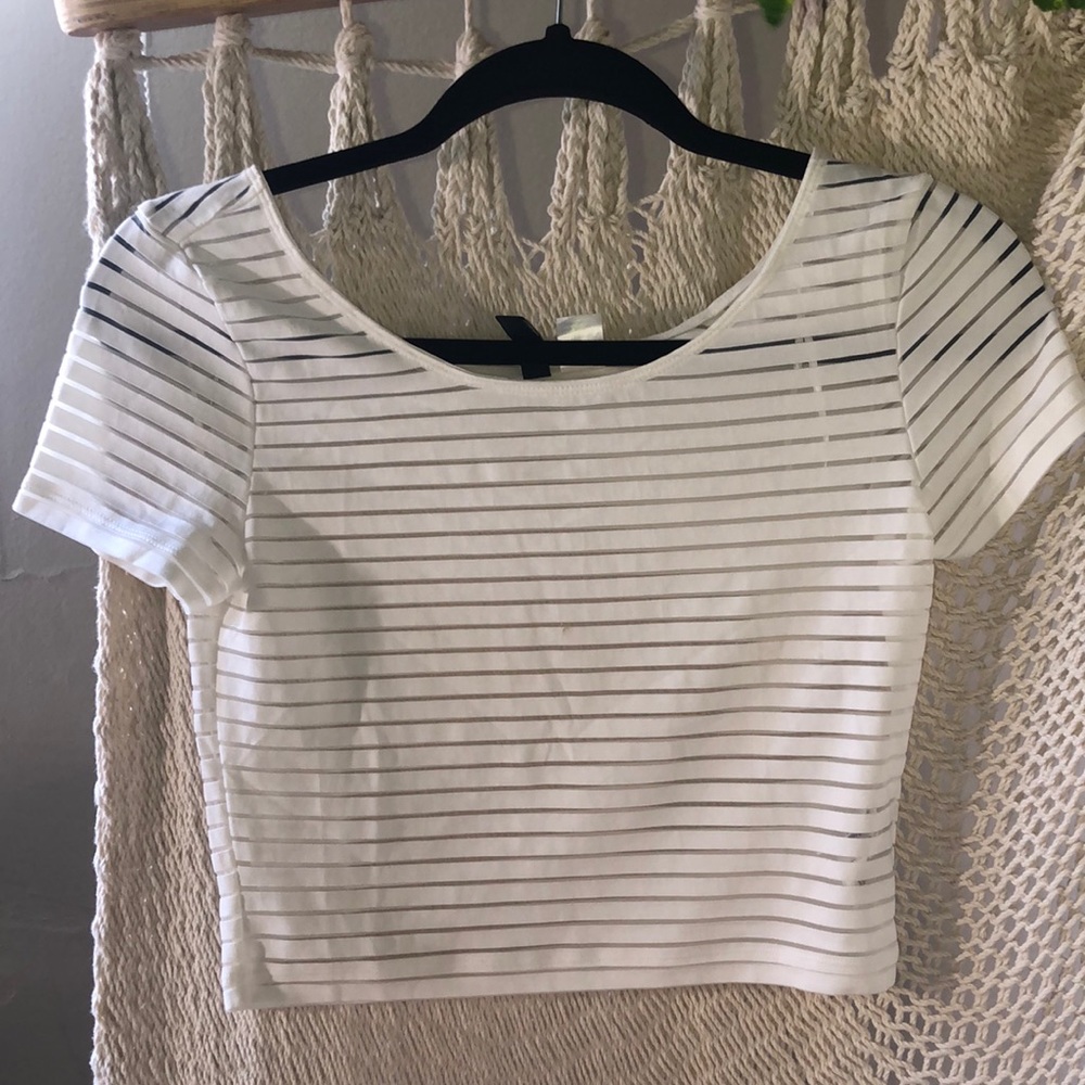 H&M DIVIDED WHITE CROP TOP